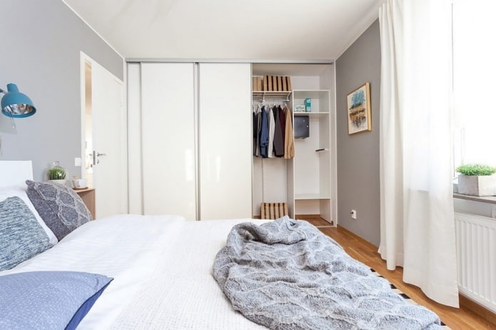 Armoire dans une chambre de style scandinave
