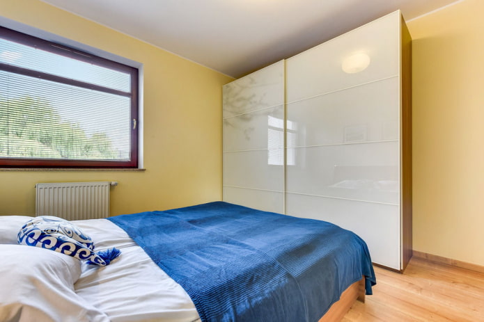 Armoire dans la chambre