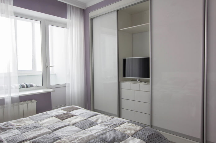 Meuble avec espace pour téléviseur 