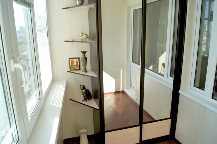 Armoire avec miroir et étagères