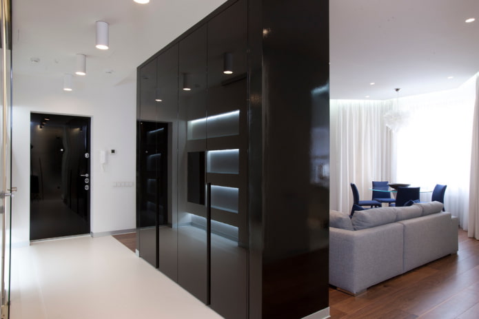Armoire noire comme cloison