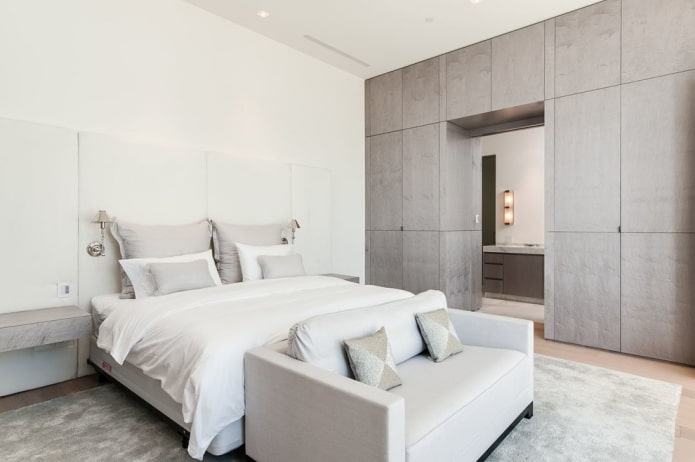 Armoire avec un passage en forme de cloison à l'intérieur