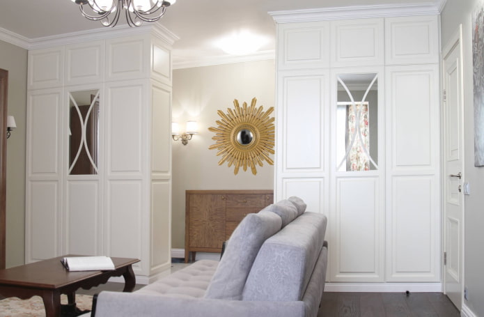 armoires blanches comme cloison à l'intérieur
