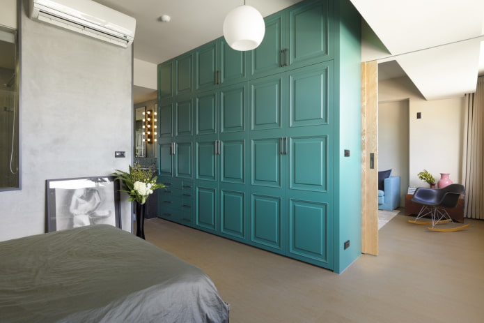Armoire ordinaire sous forme de cloison à l'intérieur L'intérieur