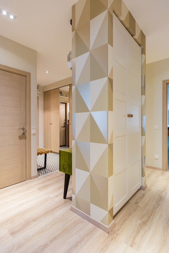Armoire en forme de cloison à l'intérieur du couloir