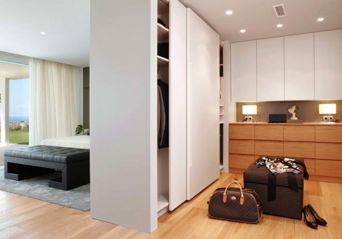 Armoire en placoplâtre comme cloison à l'intérieur