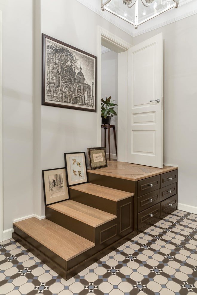 Armoire sous l'escalier à l'intérieur