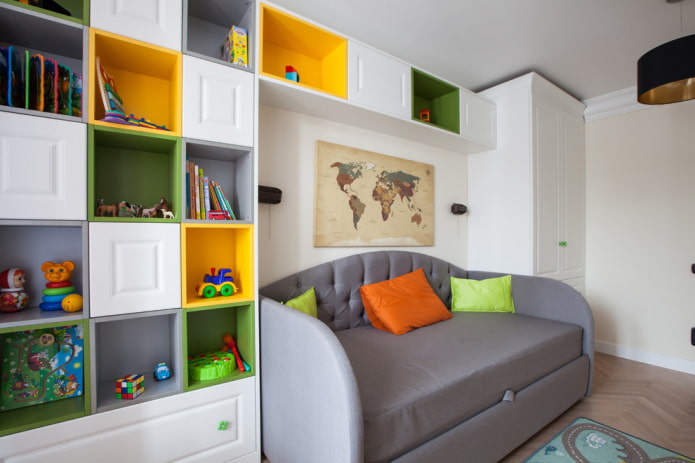 Armoire dans une chambre de garçon