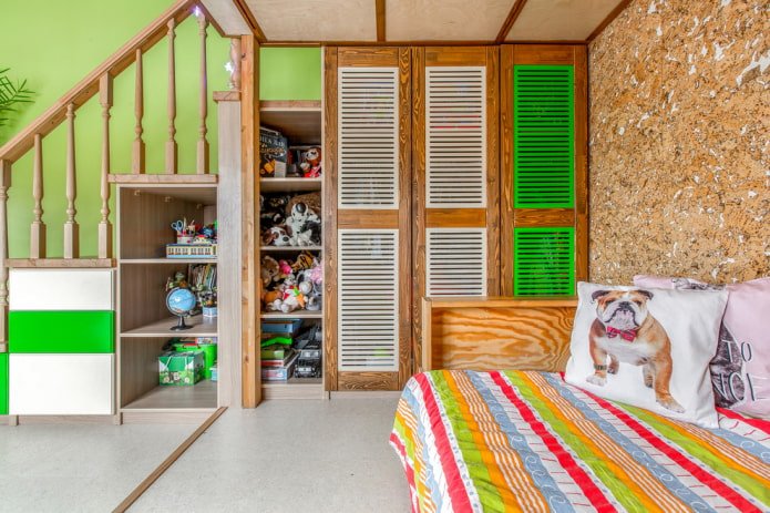 Armoire à l'intérieur de la chambre d'enfant