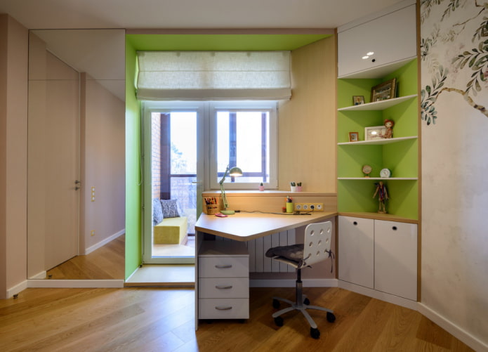 Armoire d'angle à l'intérieur d'une chambre d'enfant