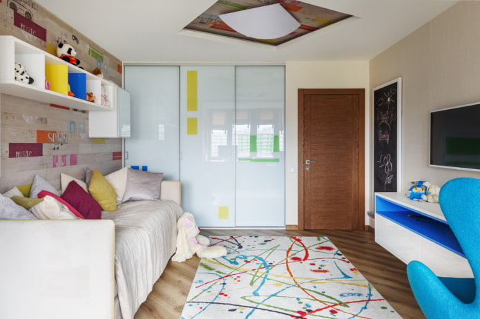 Armoire dans une chambre d'enfant