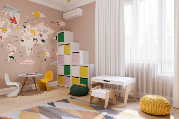 Armoire à l'intérieur de la chambre de bébé