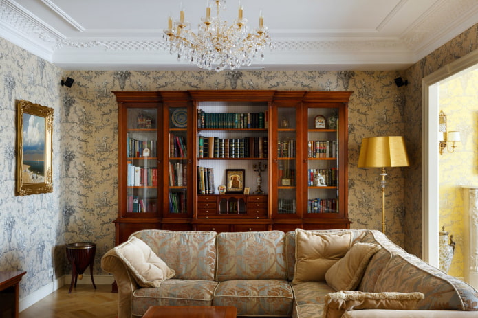 Armoire à l'intérieur du hall de style classique