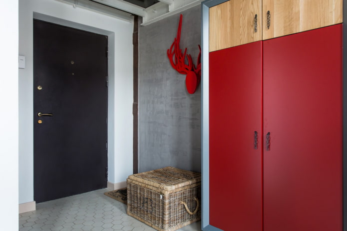 Armoire à l'intérieur du couloir dans le style loft