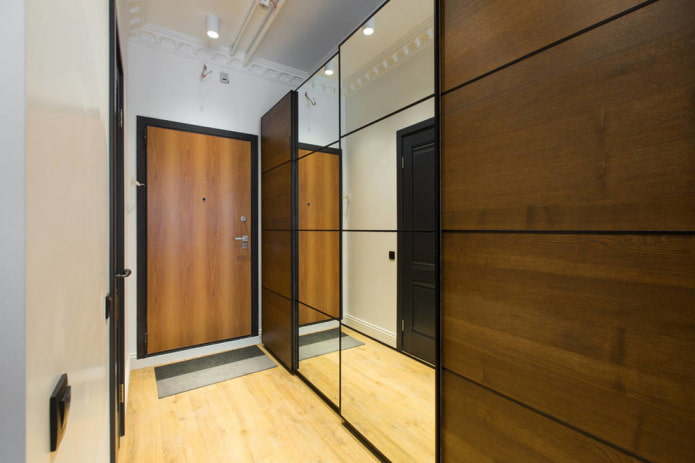 Armoire dans un couloir de style moderne