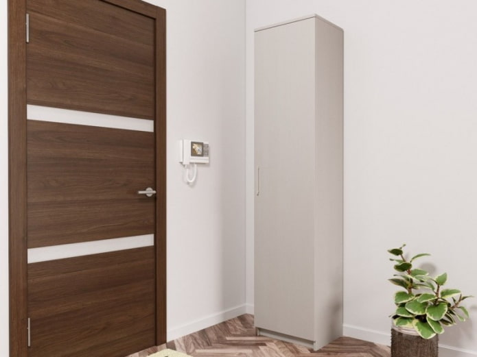 armoire haute à l'intérieur du couloir