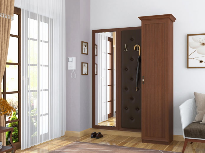 armoire haute à l'intérieur du couloir