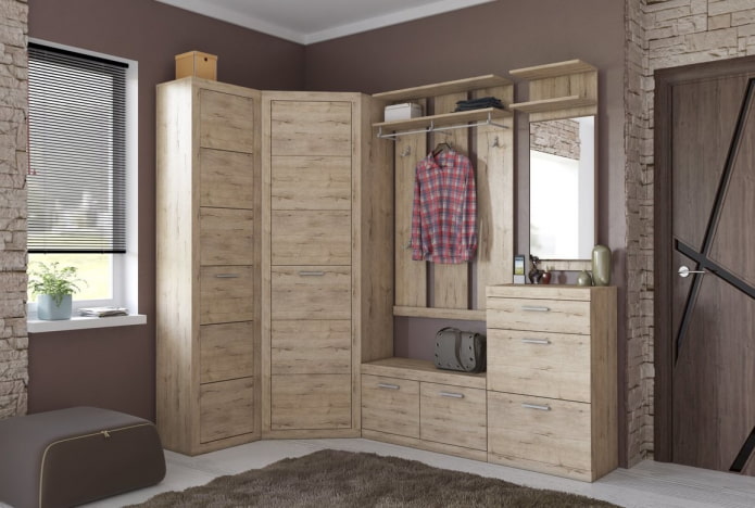 armoire d'angle dans le couloir intérieur