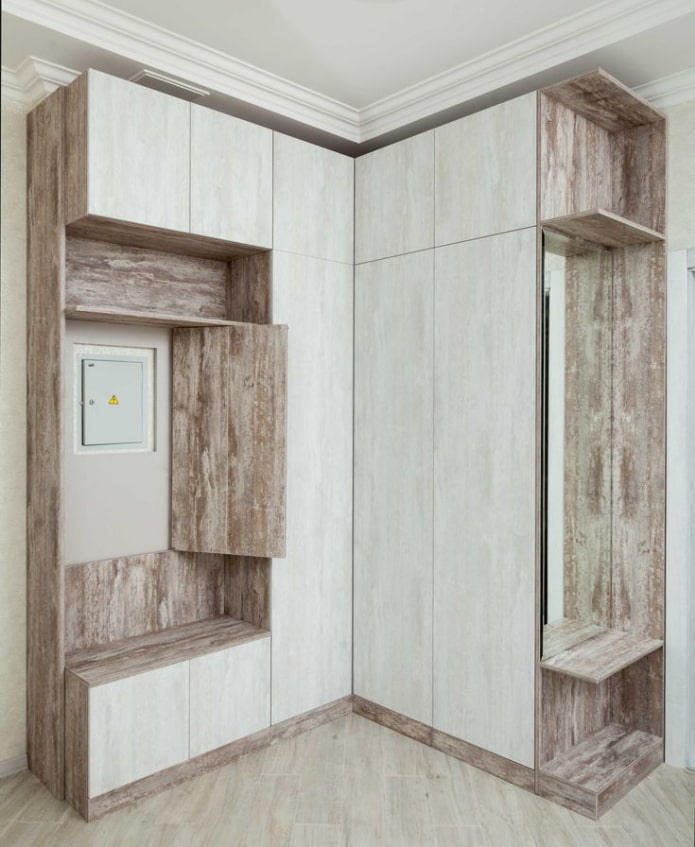 Armoire en L dans l'intérieur du couloir