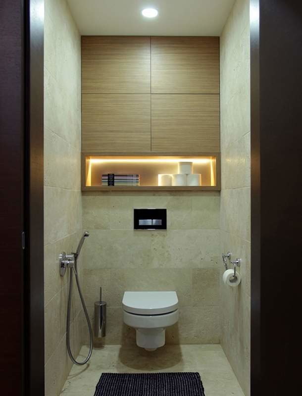 armoire rétroéclairée à l'intérieur des toilettes