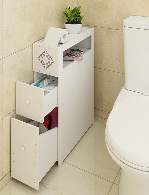 meuble latéral à l'intérieur des toilettes