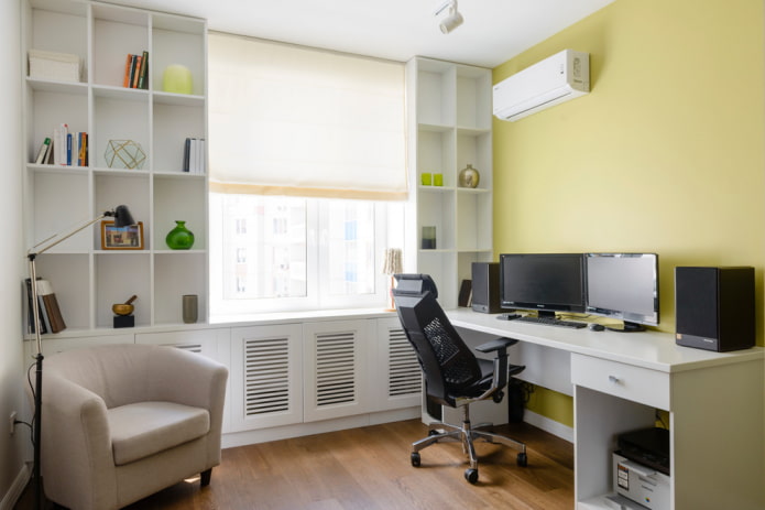 Armoires autour de la fenêtre dans un intérieur de bureau