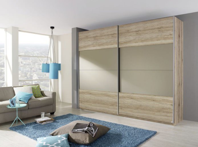armoire coulissante à l'intérieur