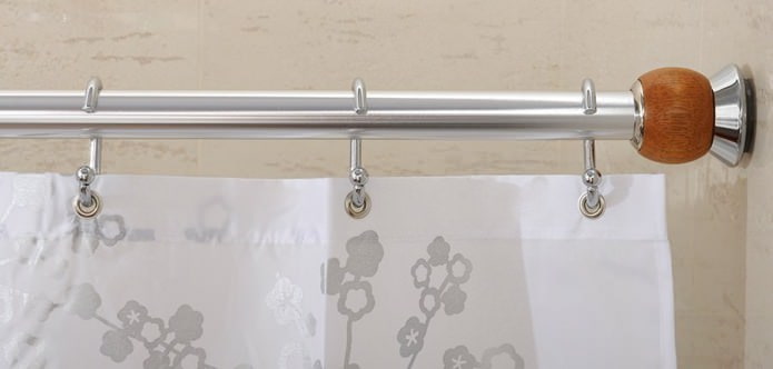 anneaux pour attacher un rideau de douche