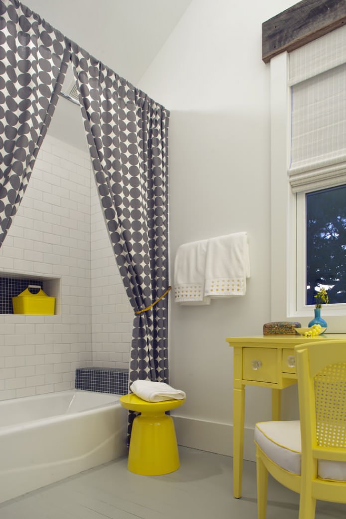 rideau en tissu pour la salle de bain
