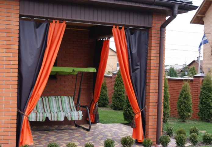 Rideaux en toile sur la terrasse