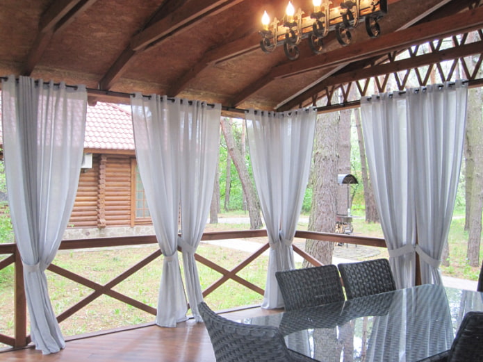 Rideaux lumineux dans le gazebo