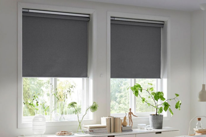 stores enrouleurs gris