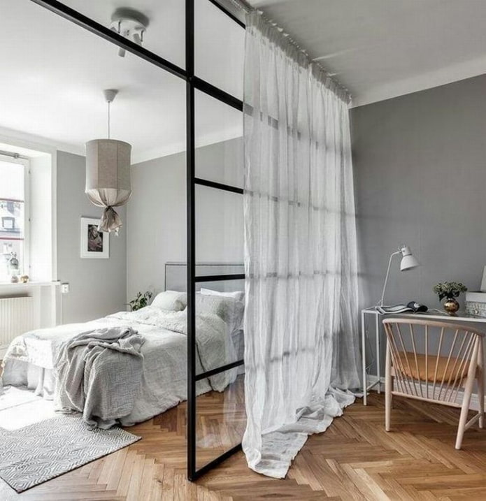aménagement studio avec rideaux