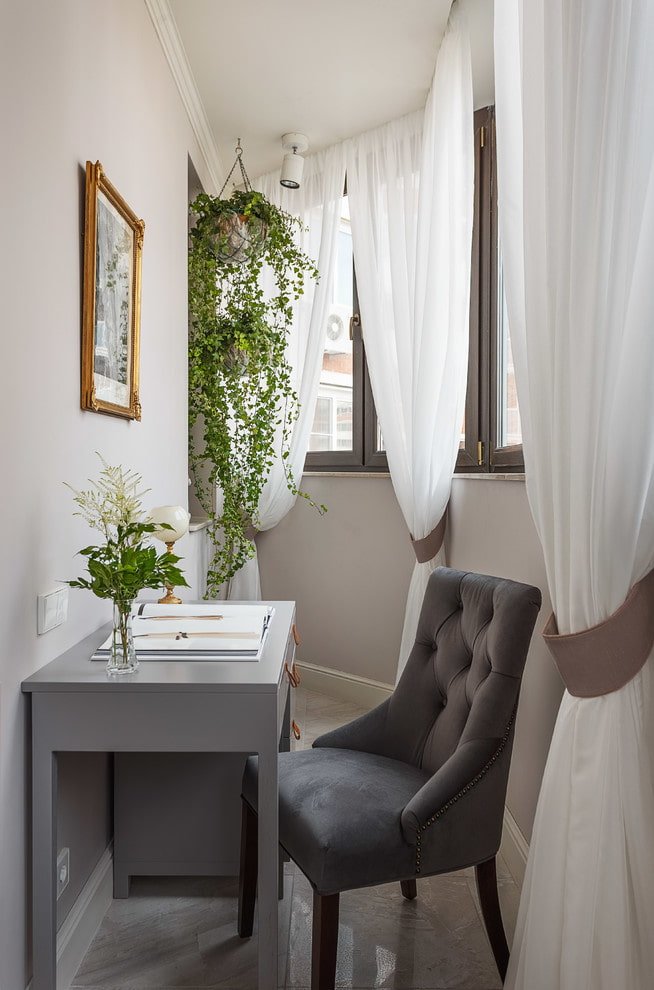 Espace de travail sur le balcon