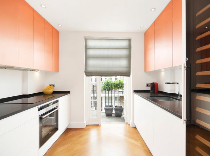 Stores romains sur la porte à l'intérieur