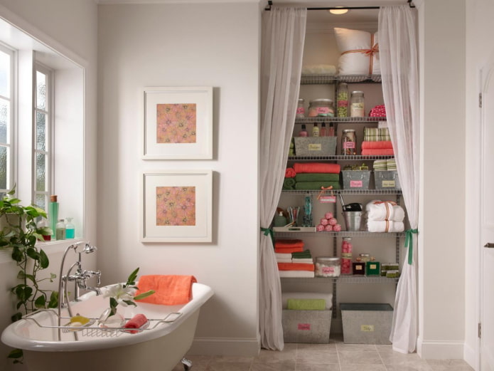 rideaux au lieu d'une porte à l'intérieur