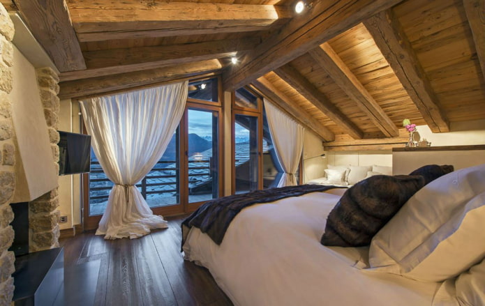 fenêtres de toit avec rideaux style chalet