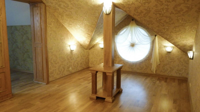 Fenêtre ronde avec rideaux à l'intérieur