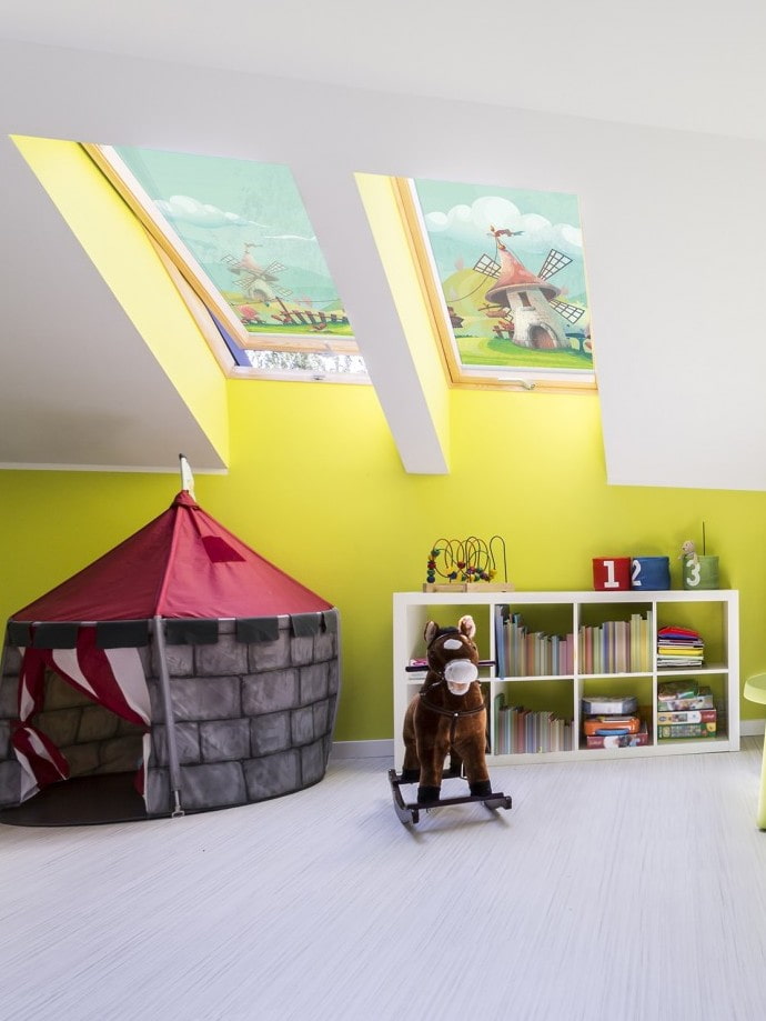Stores enrouleurs avec impression photo sur les lucarnes
