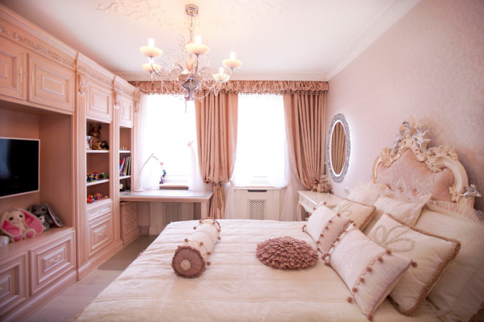 bouffées lambrequin dans la chambre