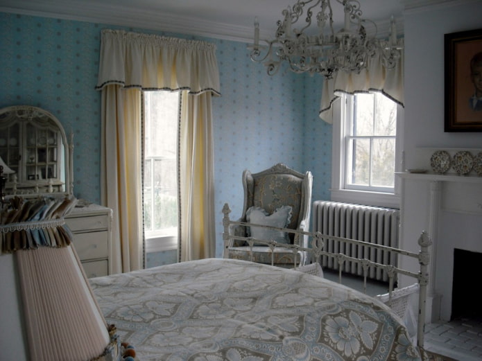 lambrequins simples dans la chambre