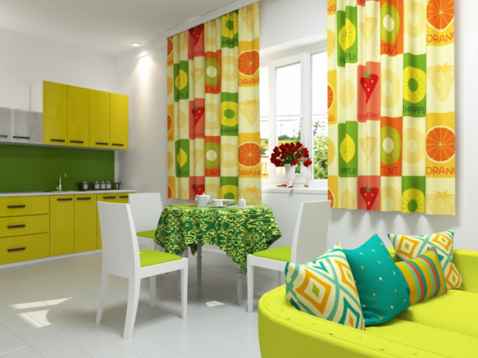 rideaux à motifs de fruits dans la cuisine