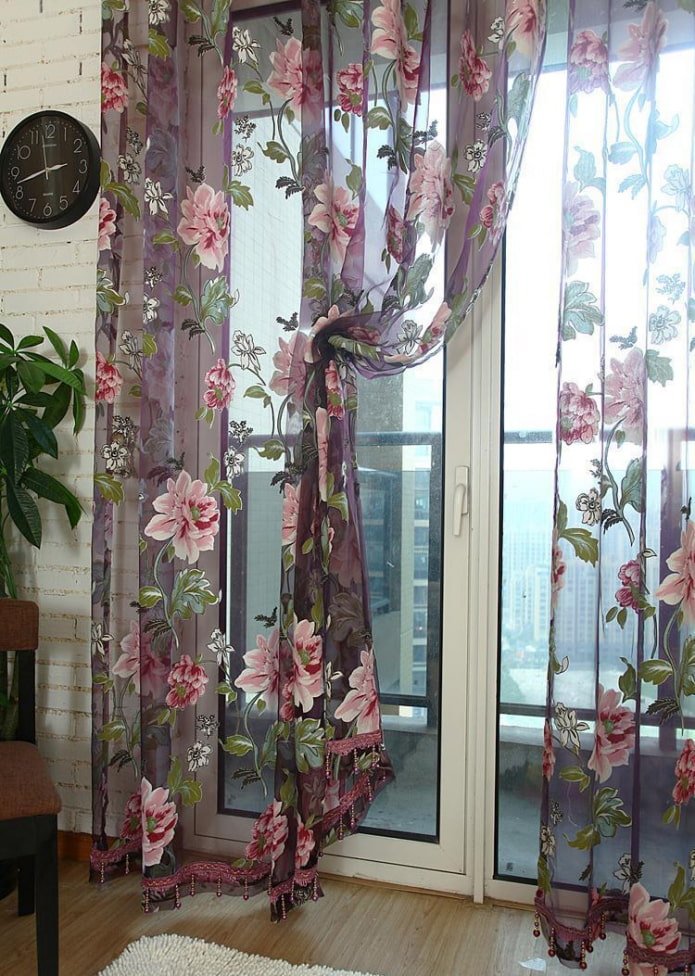 tulle avec fleurs