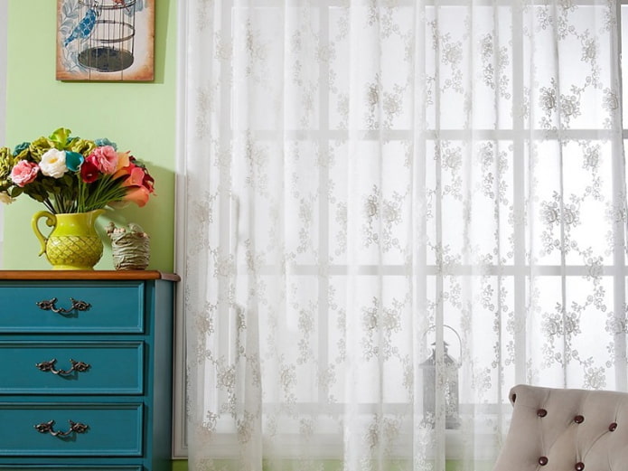 rideaux à motifs ajourés