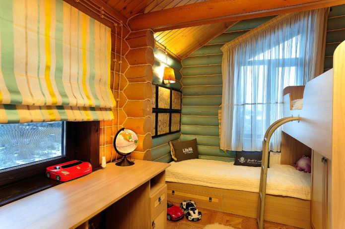 Chambre d'enfant dans une maison en bois