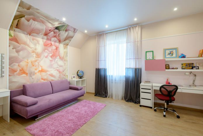 Rideaux droits dans une chambre d'enfant 