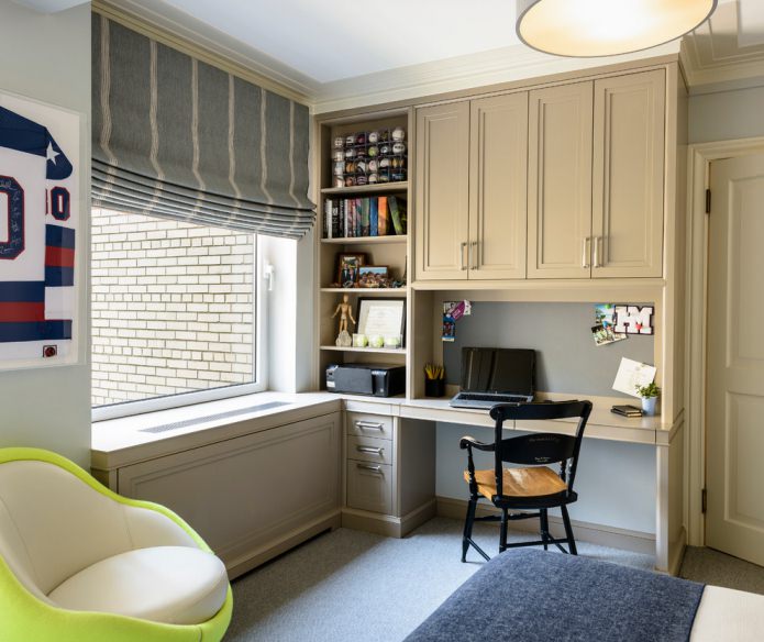 Stores romains pour chambre de garçon