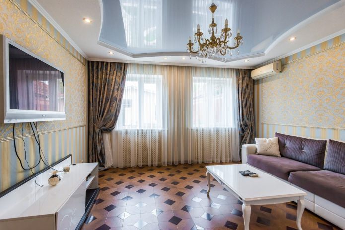 Plafond blanc et bleu