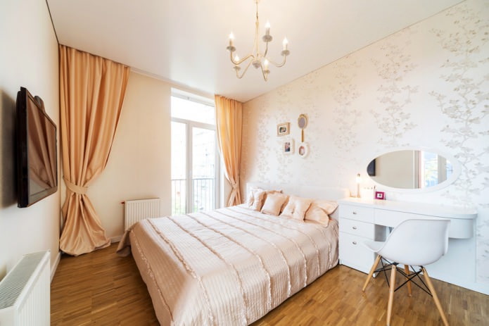 Intérieur pastel avec rideaux pêche