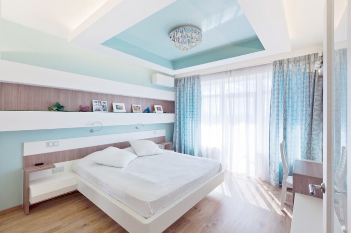 Rideau et tulle dans la chambre